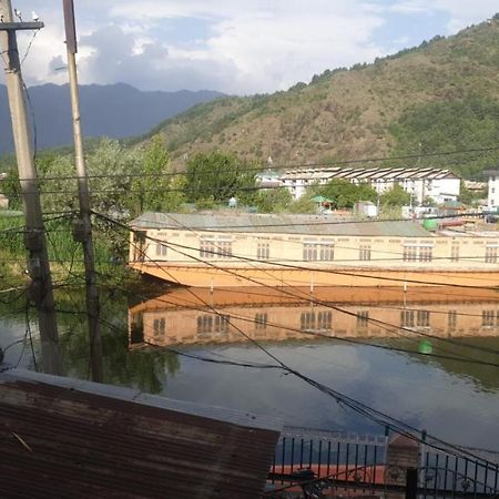 Lake Boulevard Guest House Srīnagar Exterior foto